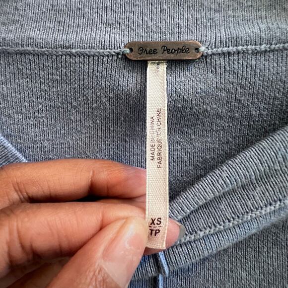 FREE PEOPLE Uptown Pullover Oversized Cozy Sweater Rippling Water Blue Womens XS - Picture 5 of 6